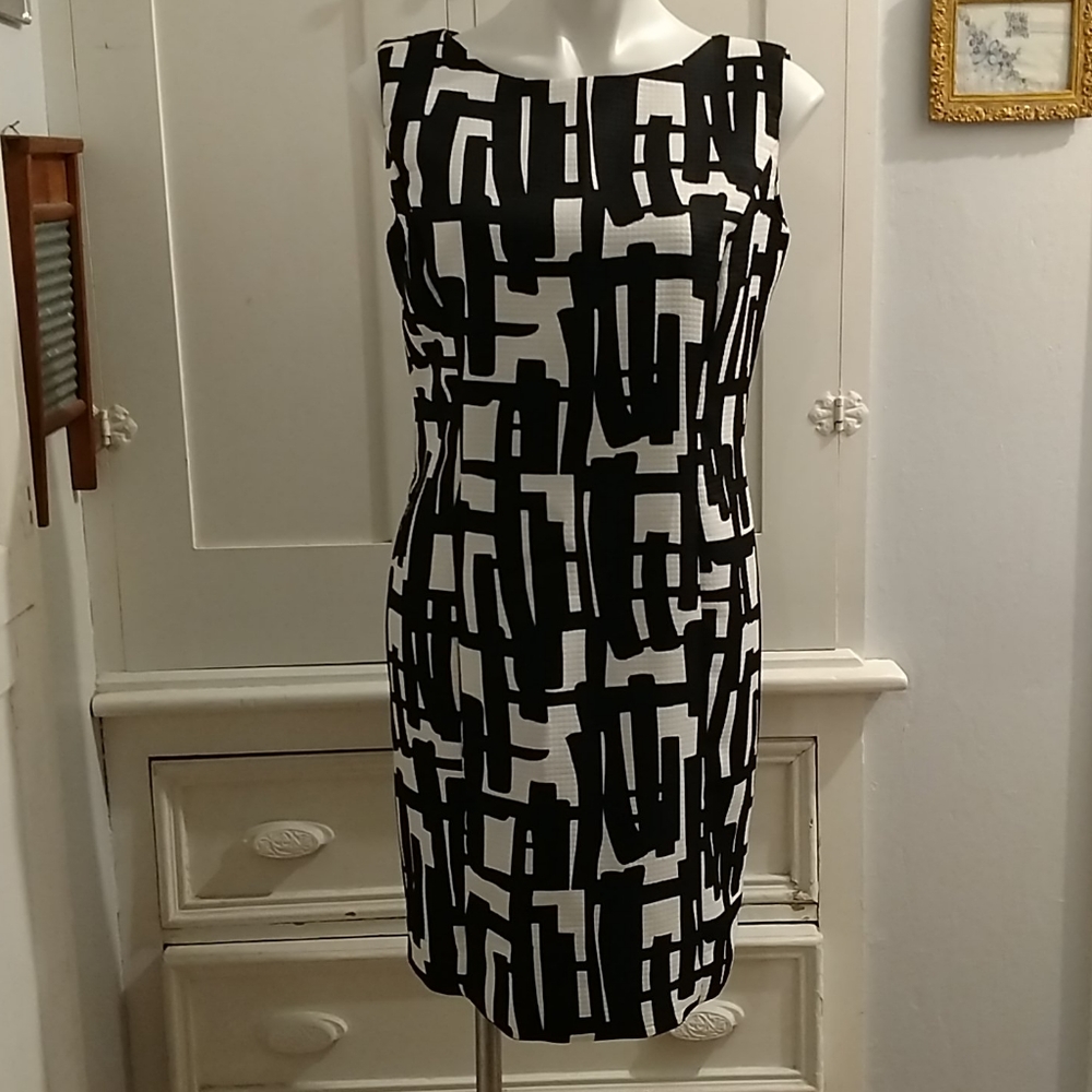 600West graphic black and white dress Sz 10
